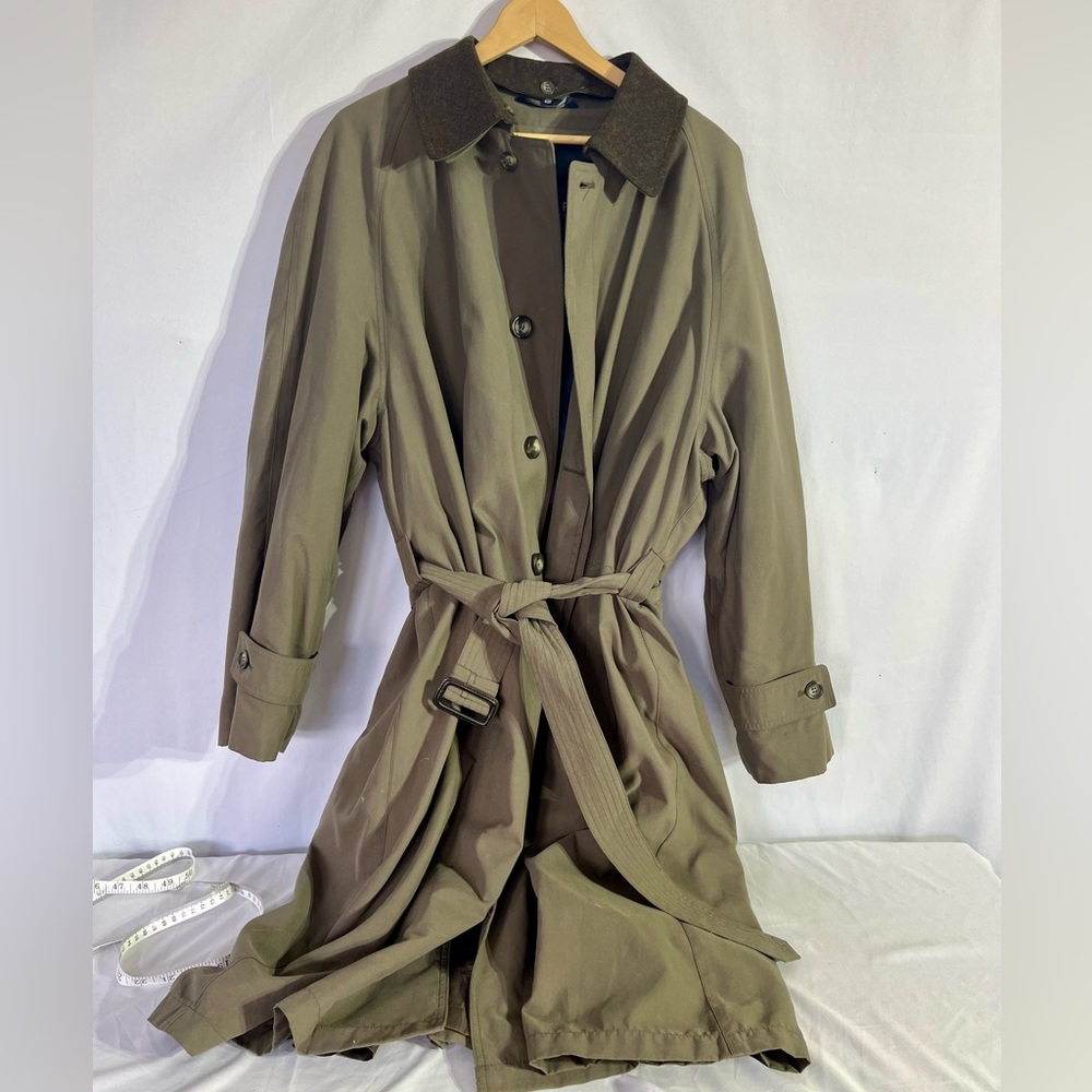 RALPH, Ralph Lauren, men’s 42R coat.
In a tan ish olive color.